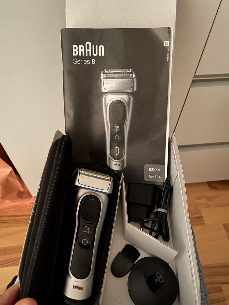 Aparat de ras Braun Series 8