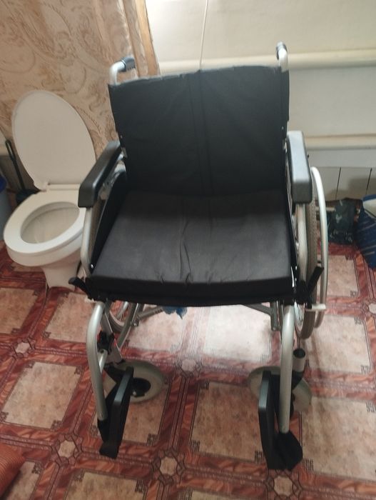 Продам инвалидный коляска.Размер стандарт.Новый в упаковке