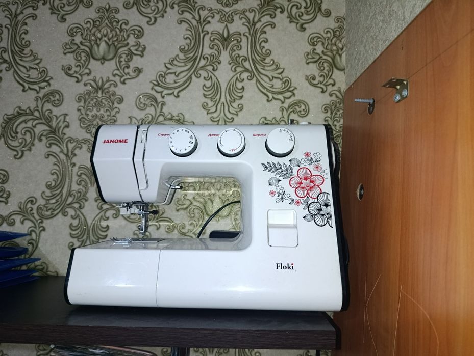 Швейная машина Janome