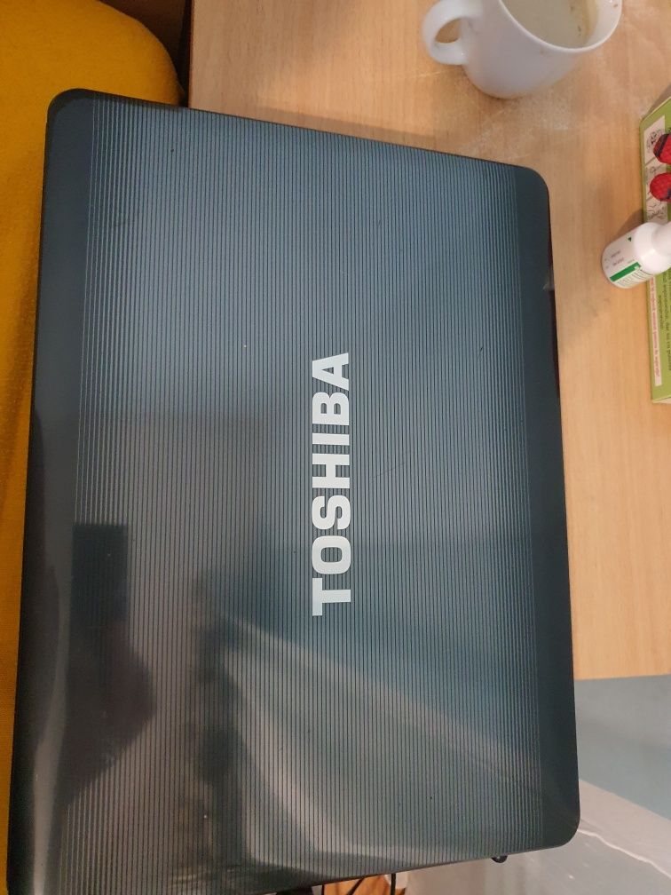 Vând urgent laptop toshiba