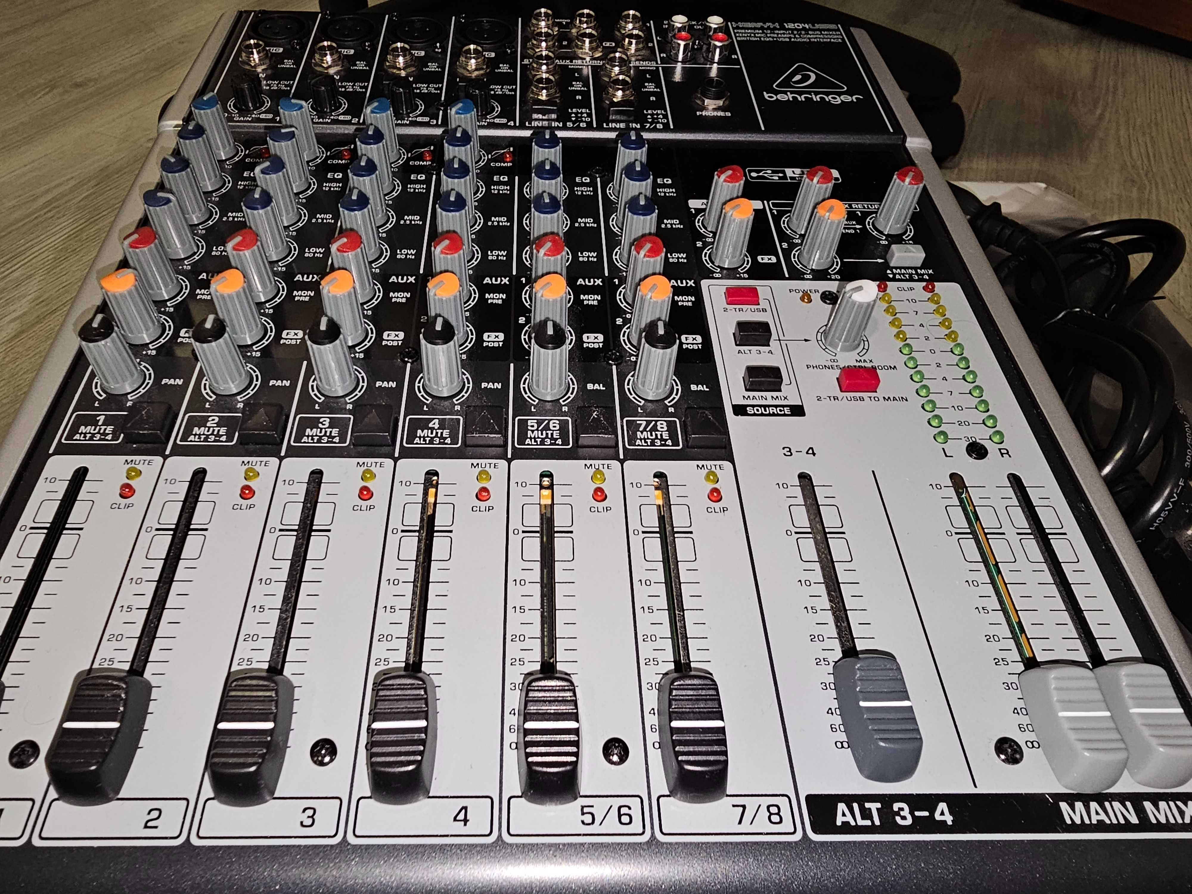 Mixer Behringer XENYX 1204USB + Casti Behringer HPS3000