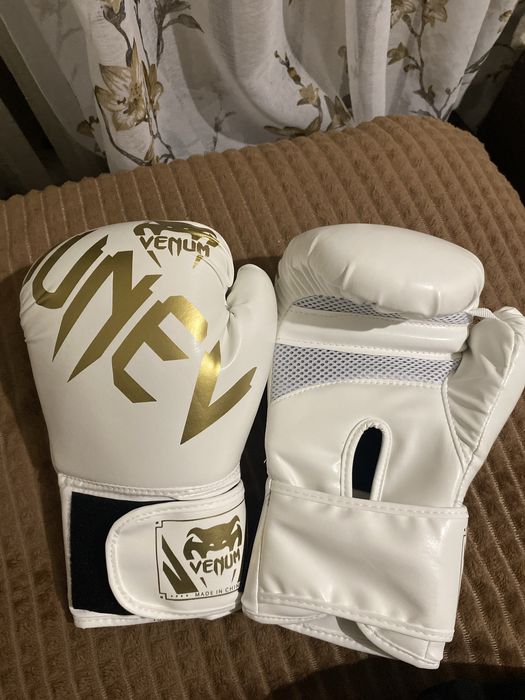 Продам Перчатки бокс ( новые )