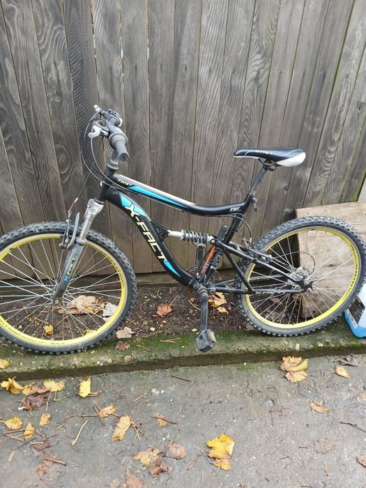 Bicicletă cu suspensii