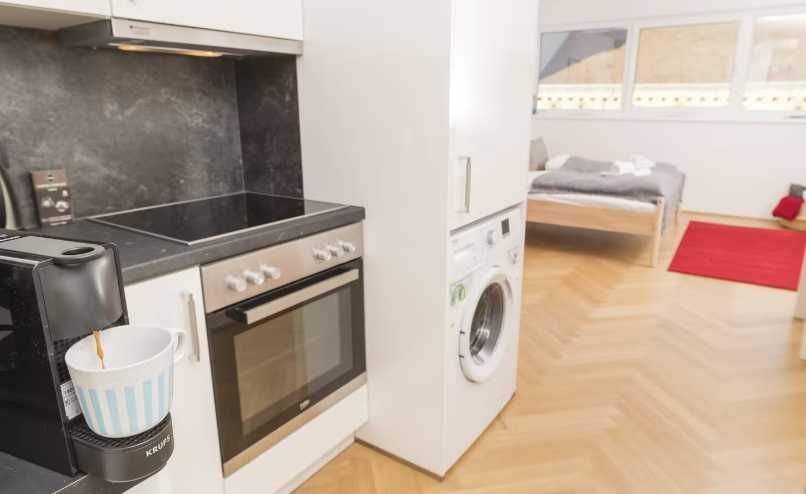 Дава се под наем Едностаен апартамент в Пловдив, Младежки Хълм - 45 кв.м за 204 € - Снимка #1