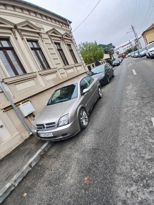 Vand opel vectra c din anul 2003 cu un motor de 2.2 diesel