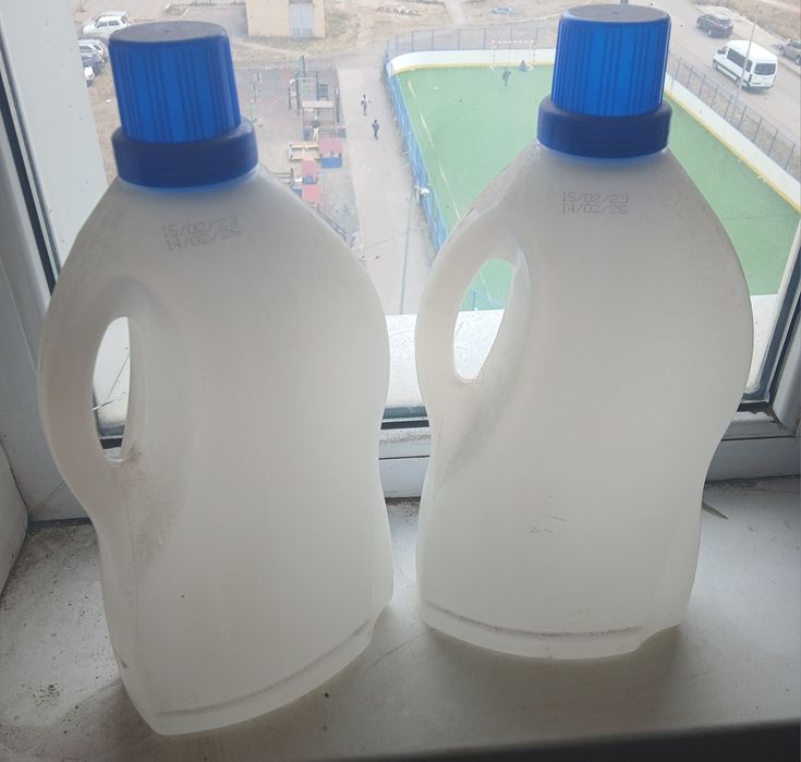 Пластиковые бутылки 2 шт