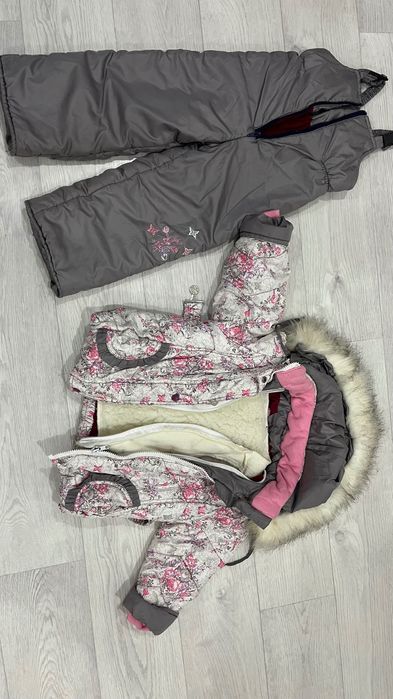 Продам комплект зимней одежды девочки