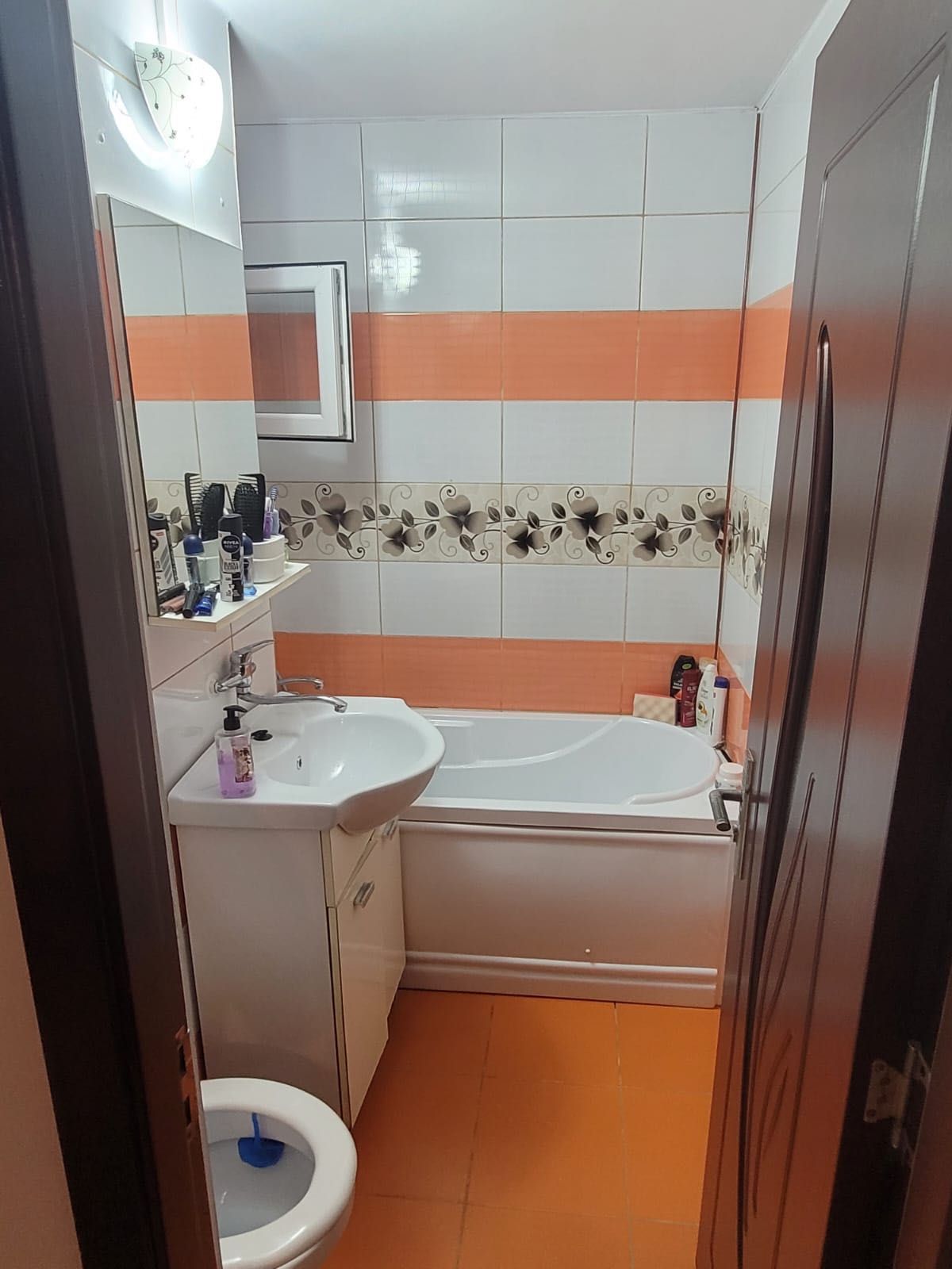 apartament 2 camere de vânzare mobilat și utilat