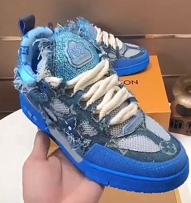 Маратонки. L Viutton