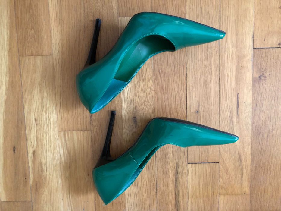 Зелени лачени обувки