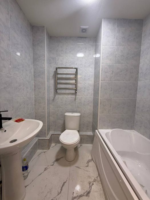 ПРОДАЕТСЯ  1 Ком квартира в престижном ЖК Хон Сарой куйлюк массив 3