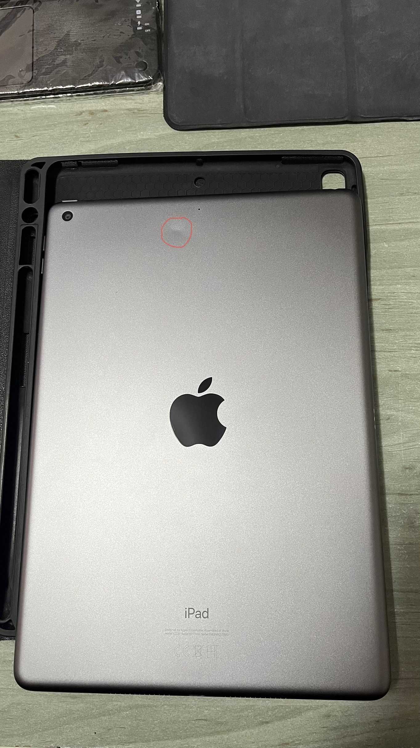 Намален! iPad 8th Gen 10.2, 128 GB, WiFi плюс аксесоари
