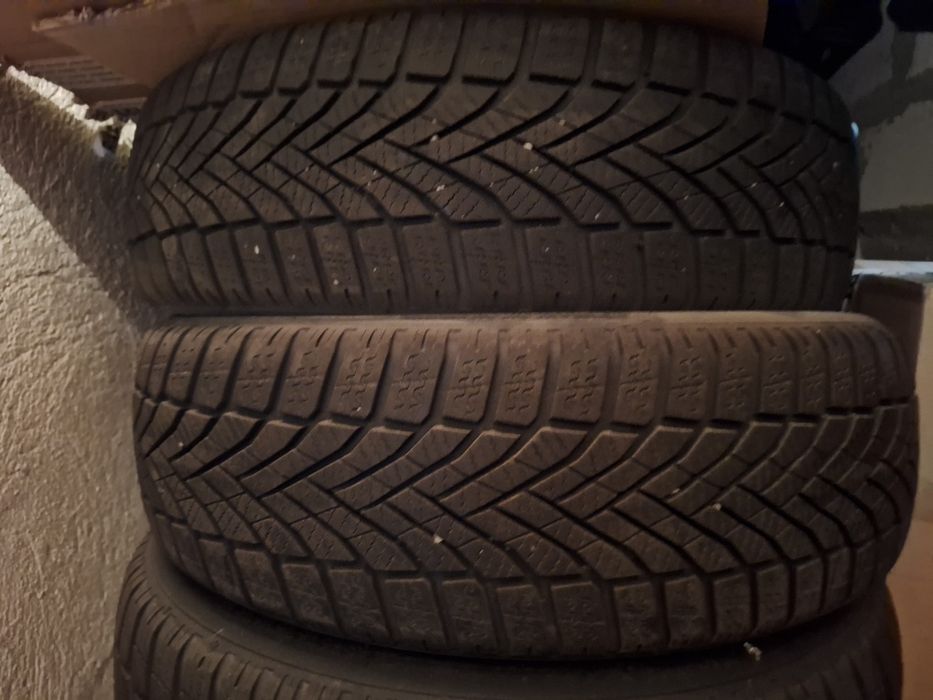 Vând cauciucuri de iarna an 2022 Falken 195/65R15