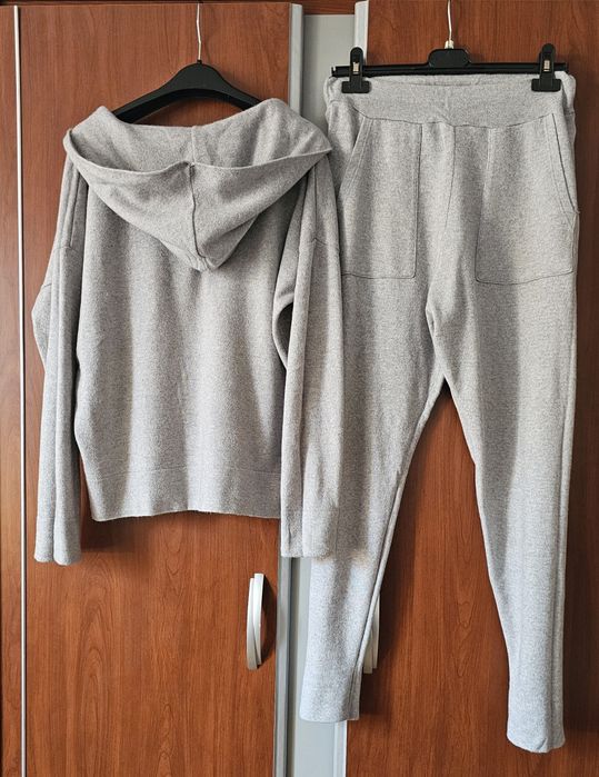 Set pantaloni și hanorac cu cașmir