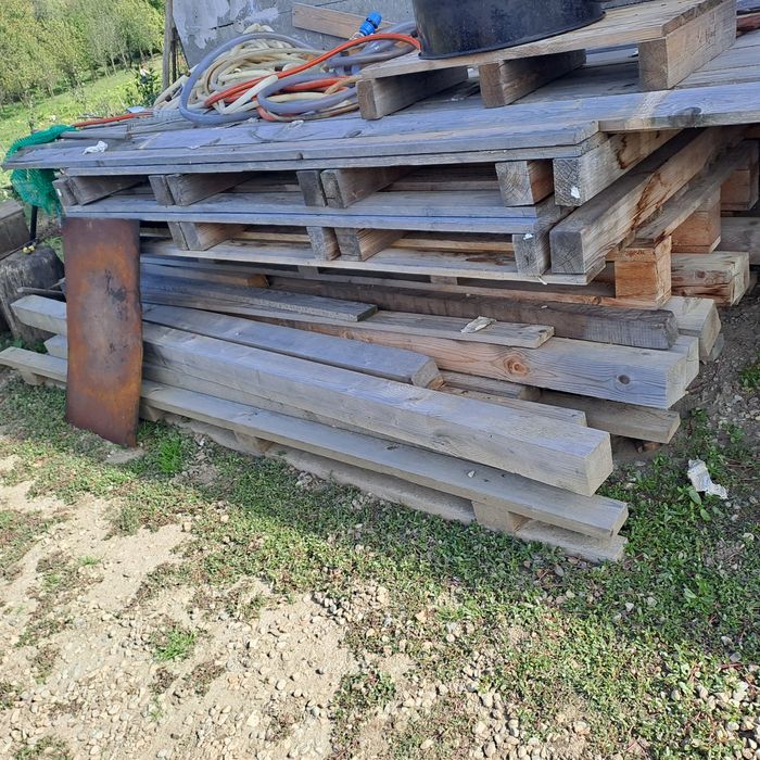 Vând lemne pentru costruit/foc