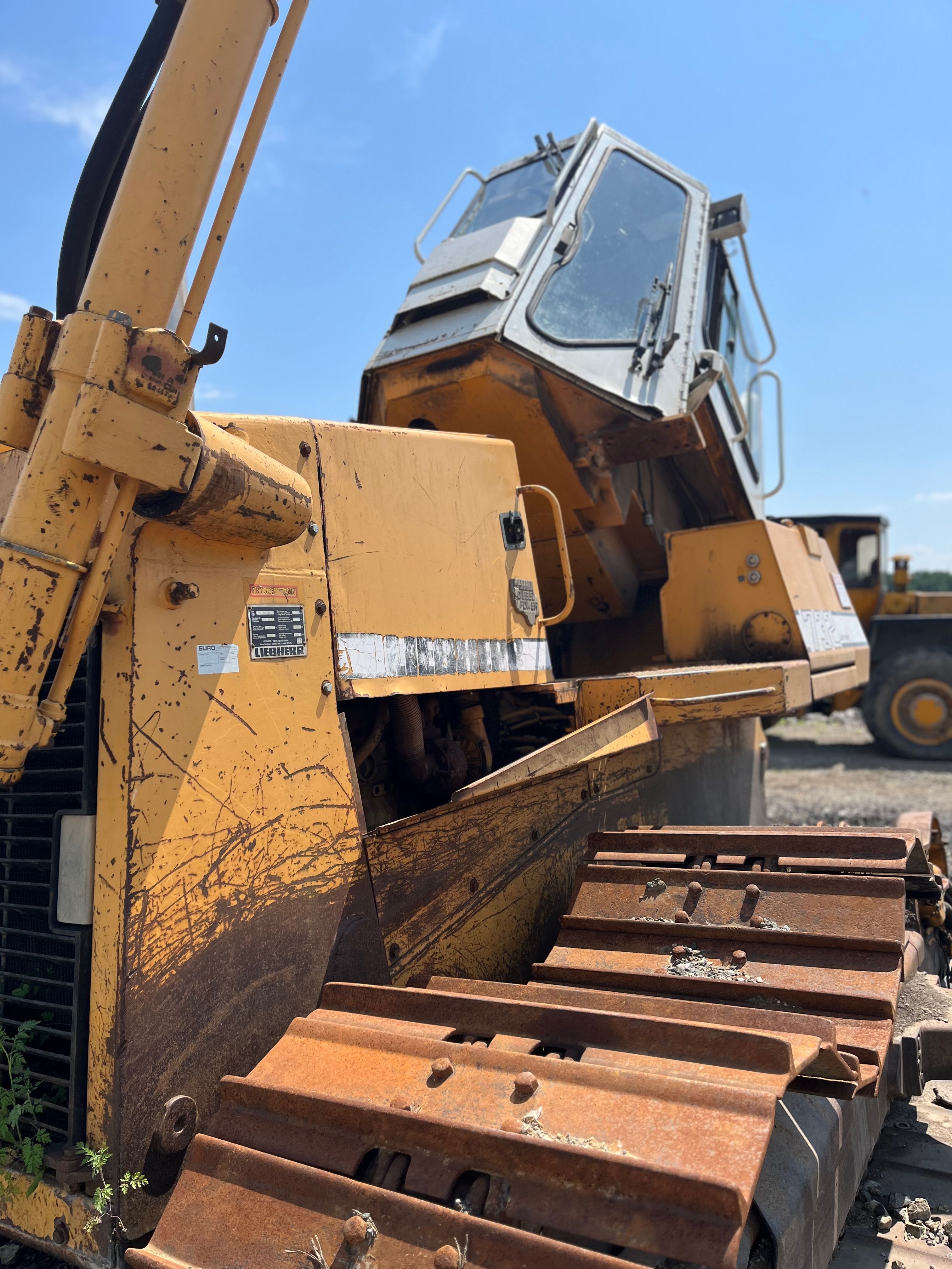 Dezmembrez Buldozer Liebher 732