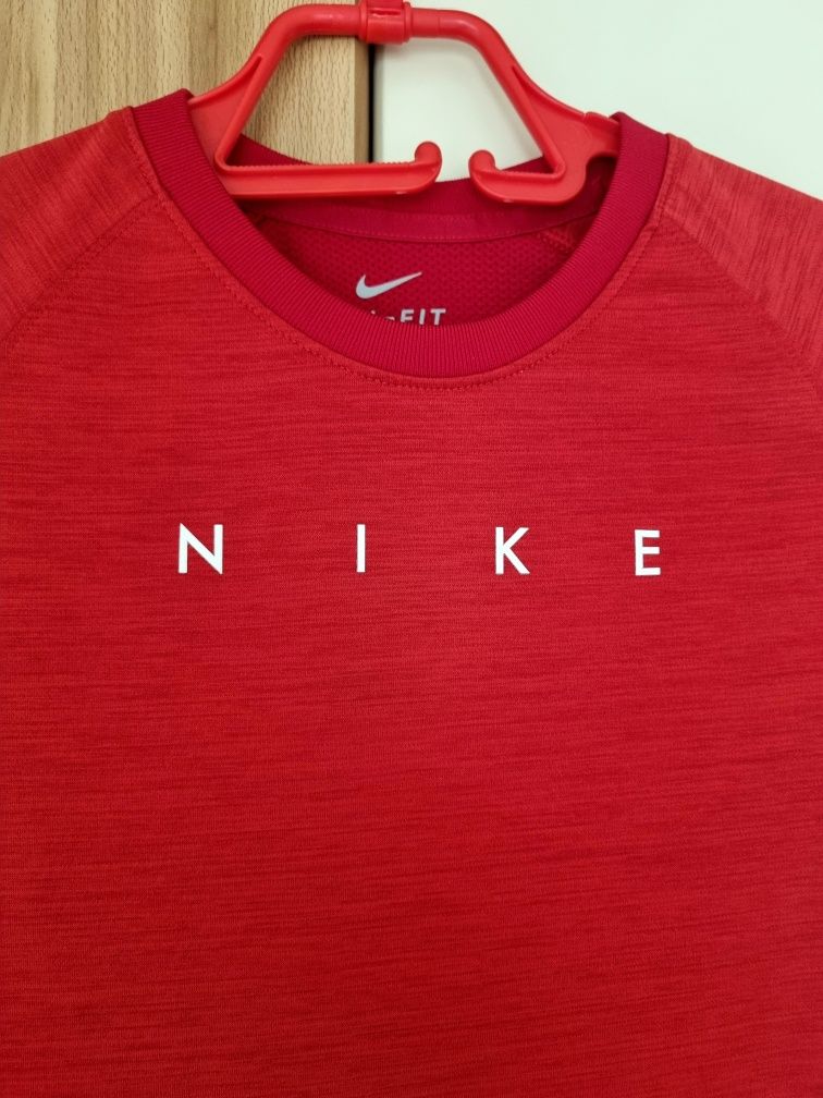 Детска червена тениска Nike 137-147
