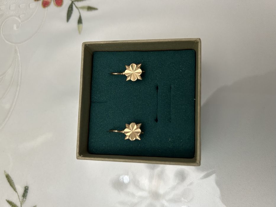 Продам золотые сережки