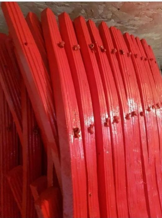 Стены юрты кереге  из очень красивого, высококачественного дерева.