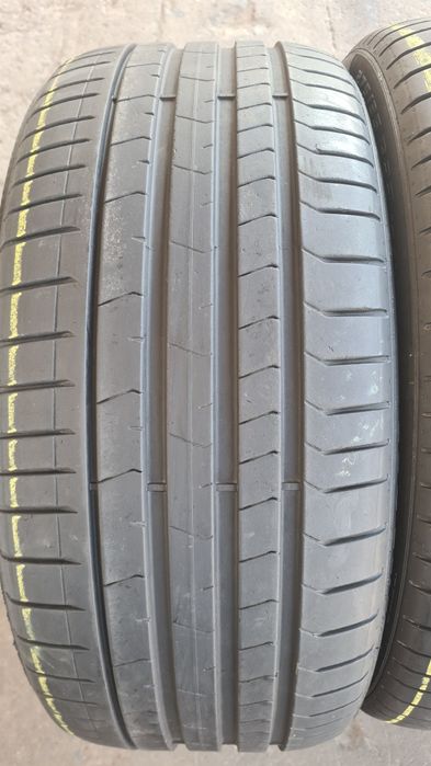 4 anvelope vara Pirelli,fata 275/35/22,spate 315/30/22,dot 2022