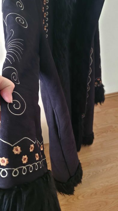 Cojoc cu motive florale, artizanat turcesc.