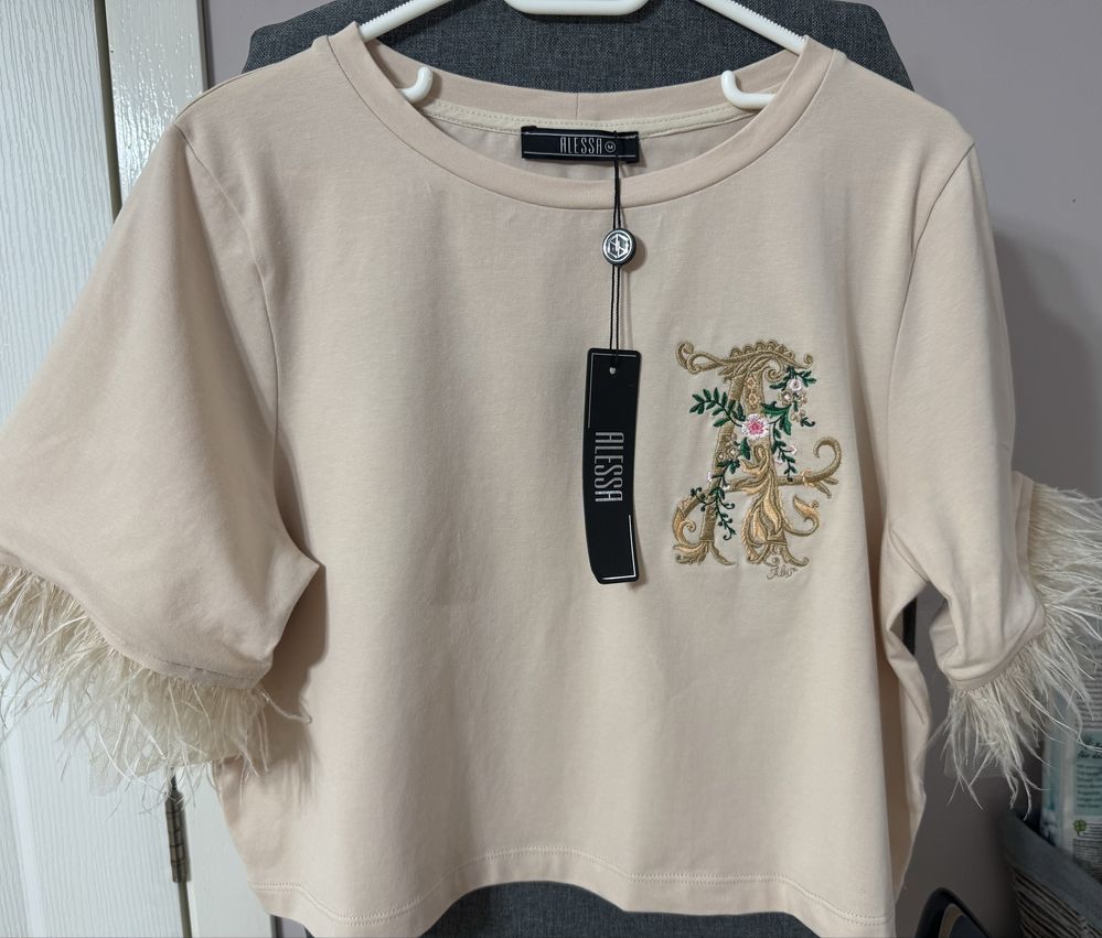 Къс T-shirt Alessa