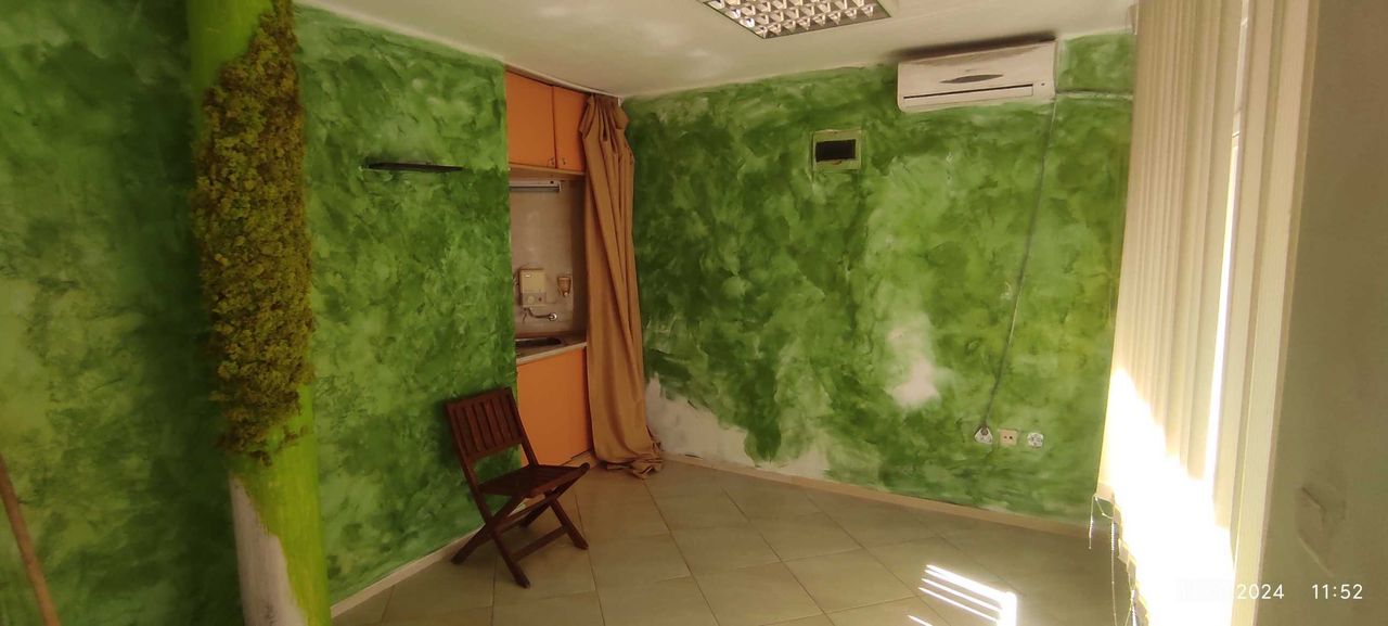Дава се под наем Офис в Варна, Конфуто - 43 кв.м за 255 € - Снимка #2