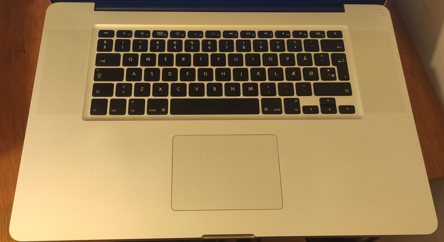APPLE Macbook Pro 17 inch Mid 2009 MacOS X El Capitan