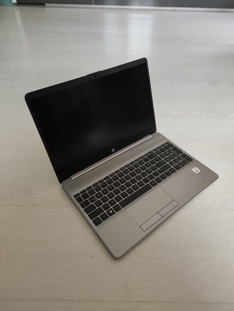 Лаптоп - HP 250 G8 Notebook Elite Отличен.