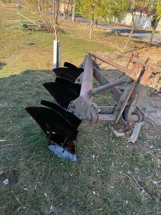 Vând plug pp30,gata de lucru