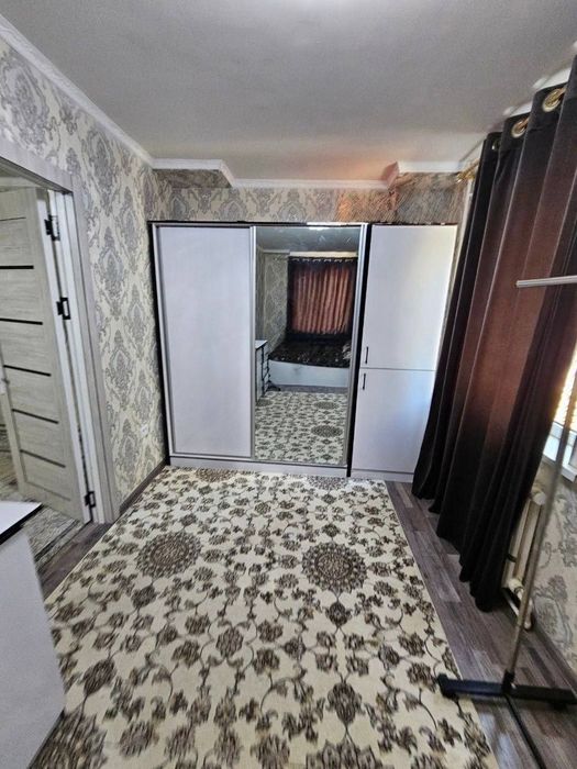 2 xonali kvartira sotiladi