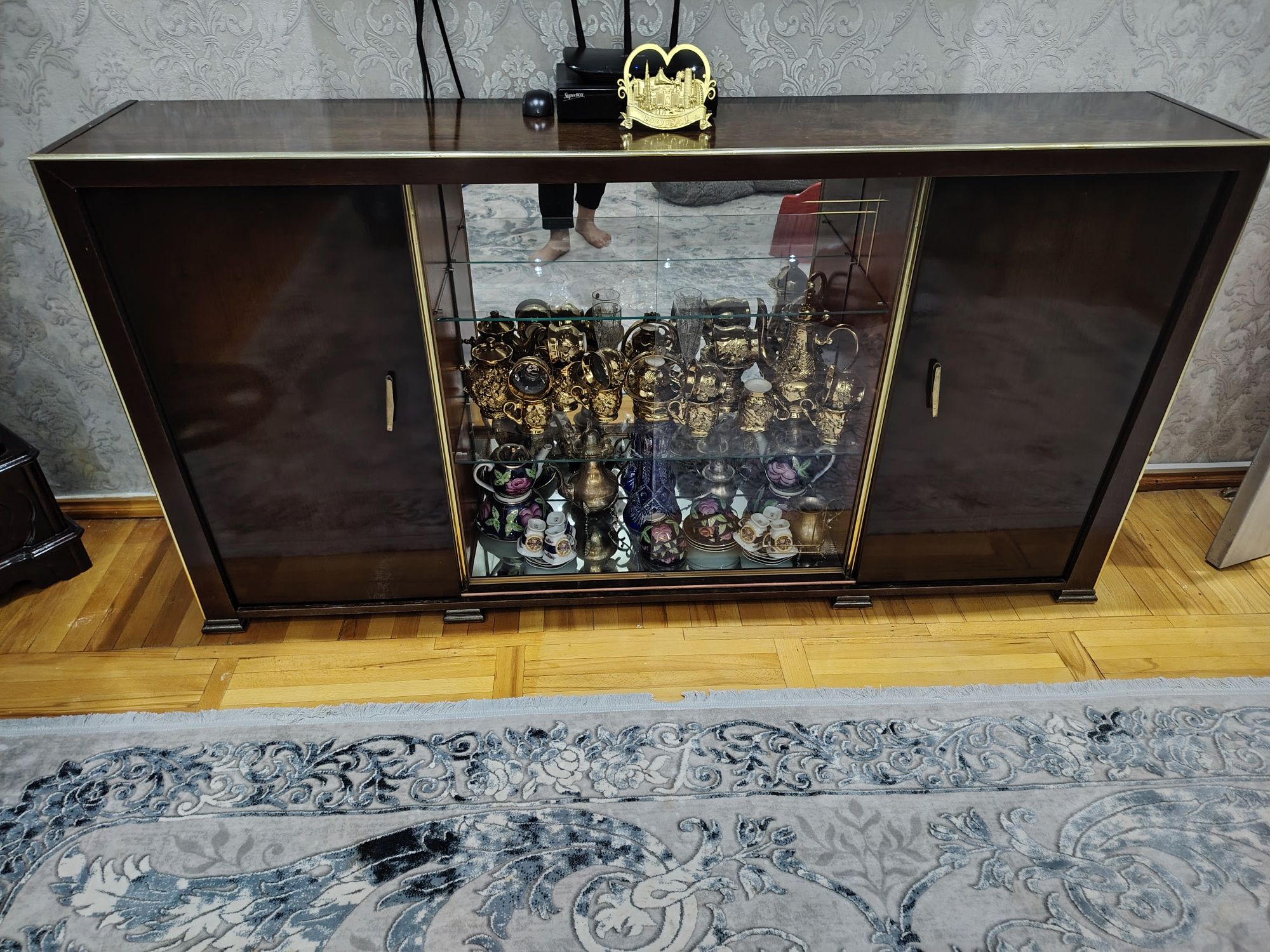 Продаётся сервант