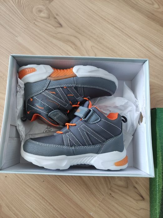 Боти за момченце 27 номер нови