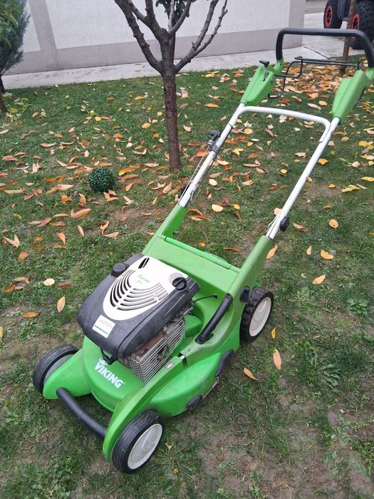 Vând mașină tuns gazon Viking pe benzină.