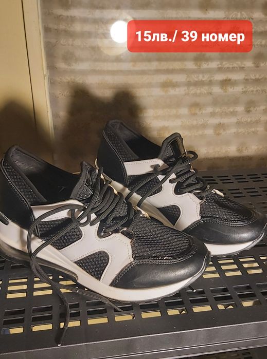 Обувки за малки и големи