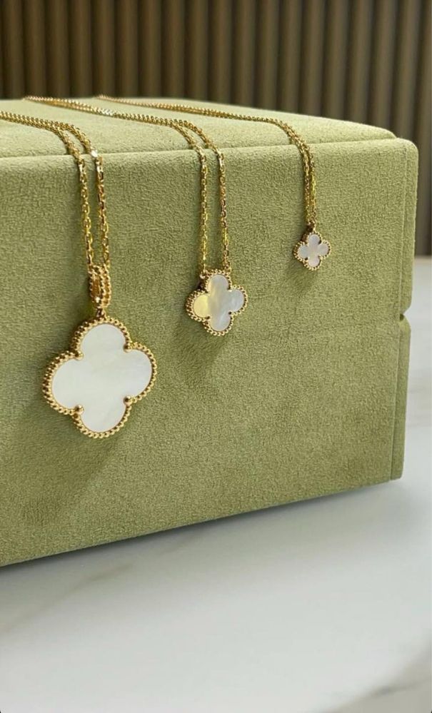 Позлатени колиета sweet Alhambra by Van Cleef & Arpels