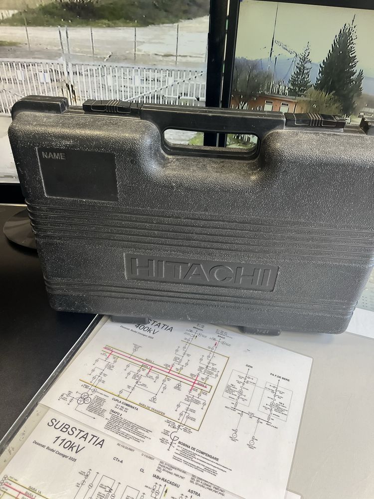 Hitachi masina de insurubat