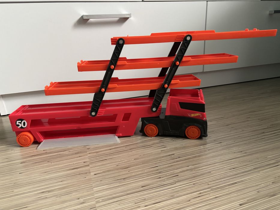 Camion transportator Hot wheels