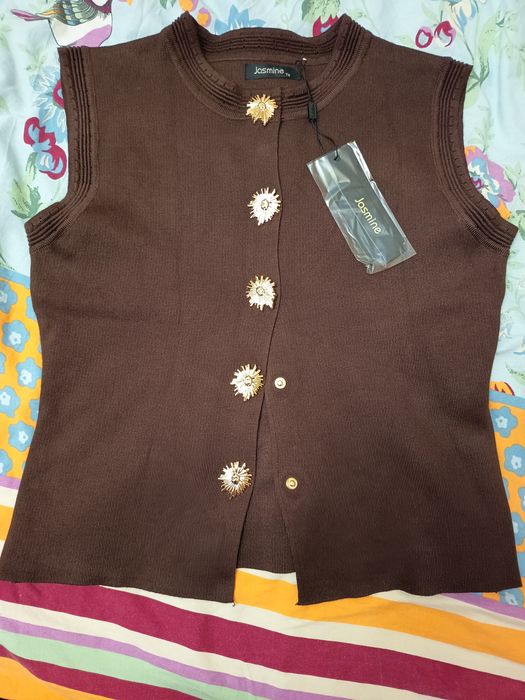 Продавам нов костюм Jasmine