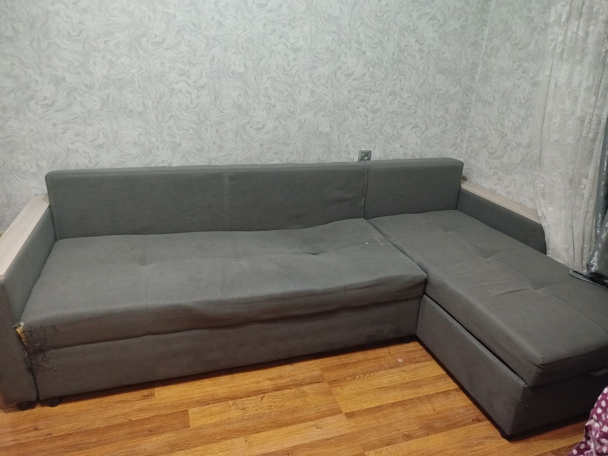 Продам угловой диван б/у