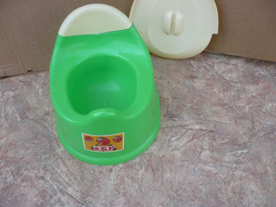 Детский горшок с крышкой