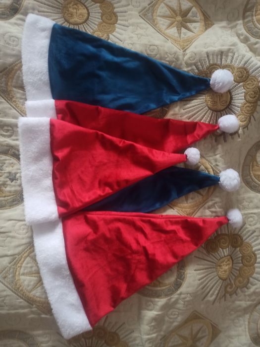 Шапки новогодние для взрослых и детей