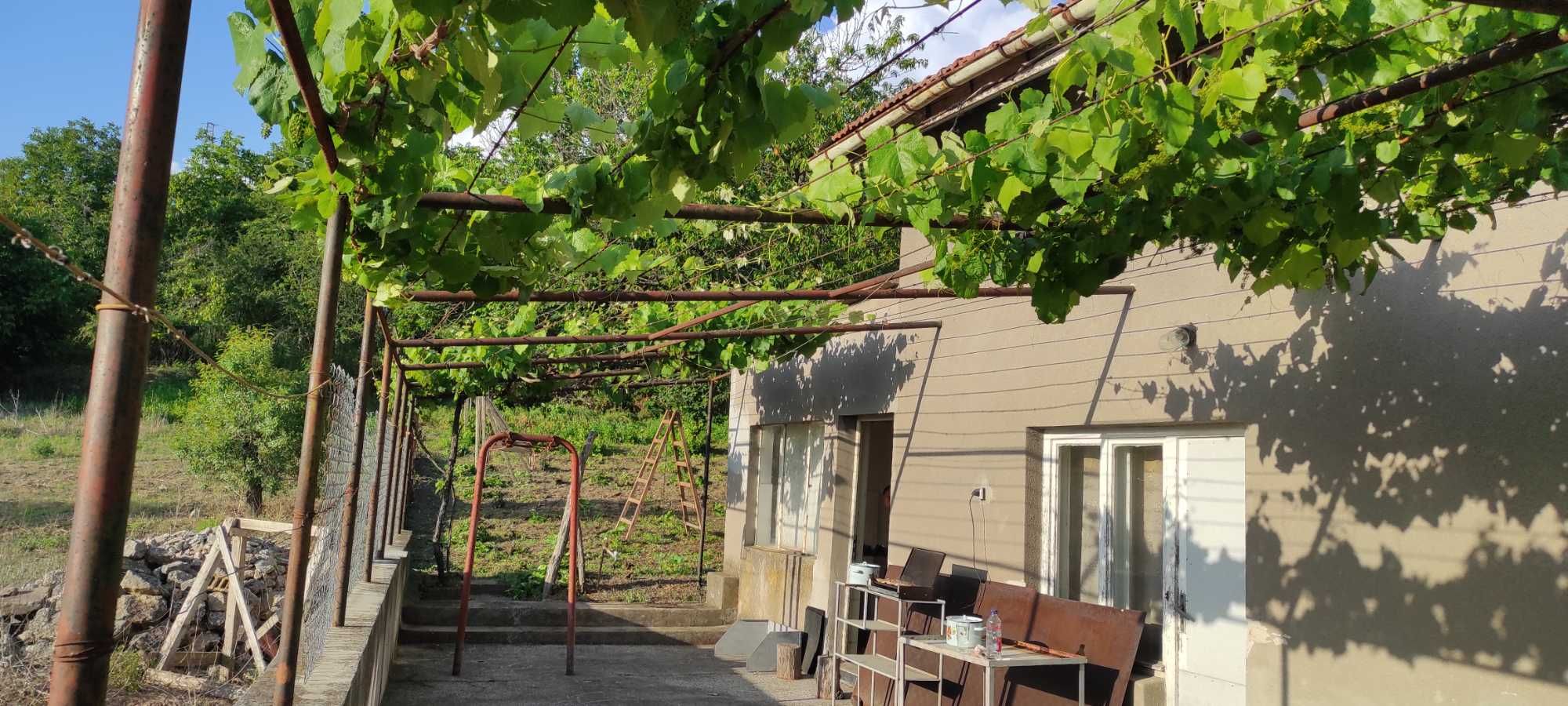 Продавам къща в село Красен