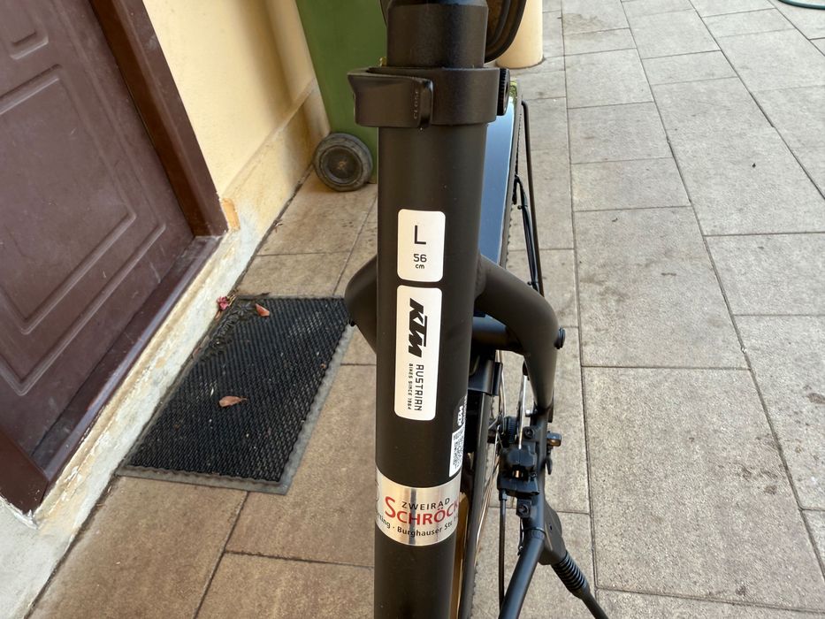 Bicicleta Trekking KTM Avenza CrossStreet noua