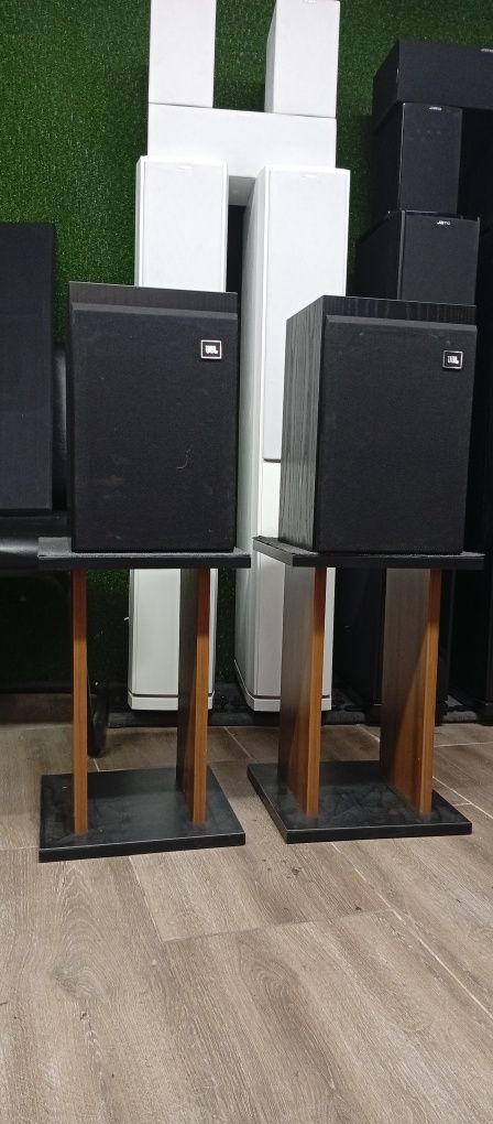 Букшелфи JBL L-20T
