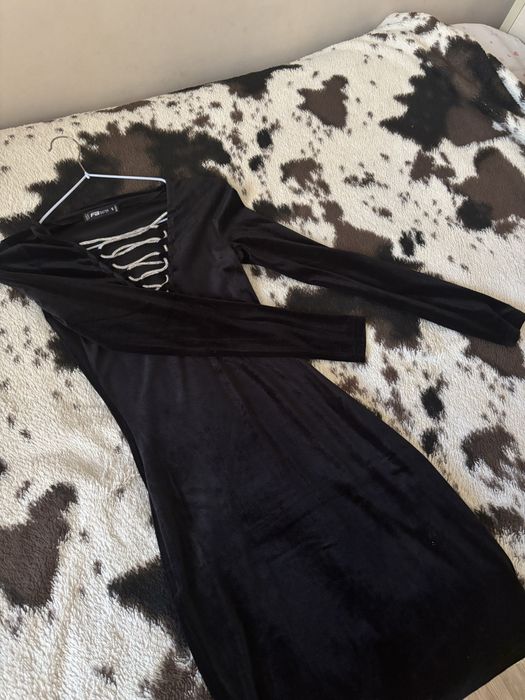 черное велюровое платье