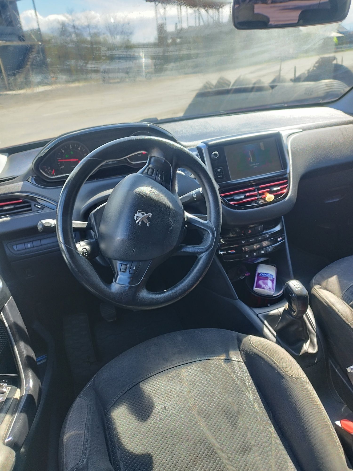 vind Peugeot 208 1,4 hdi 2014