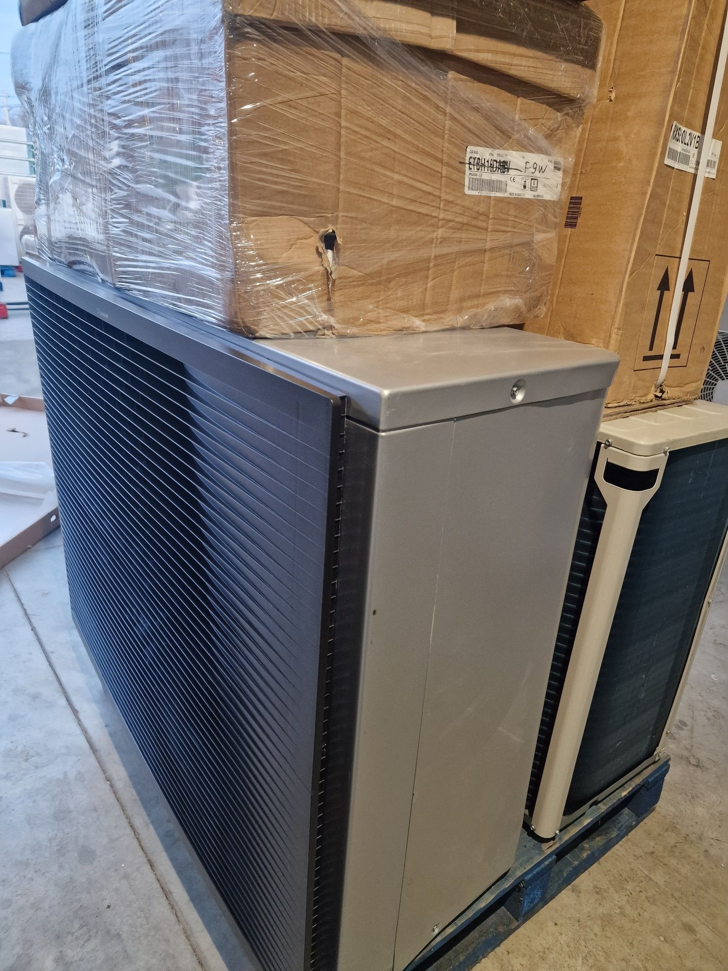 Daikin Altherma EPRA16 ETBH16 термопомпа  16kw