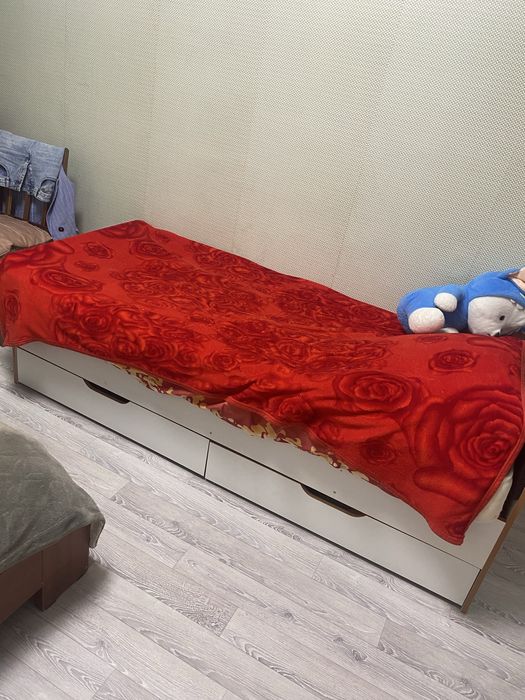 Продам кровать односпальнюю, без матраса