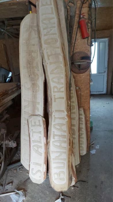 Kurtosi kalacs panouri din lemn de reclama